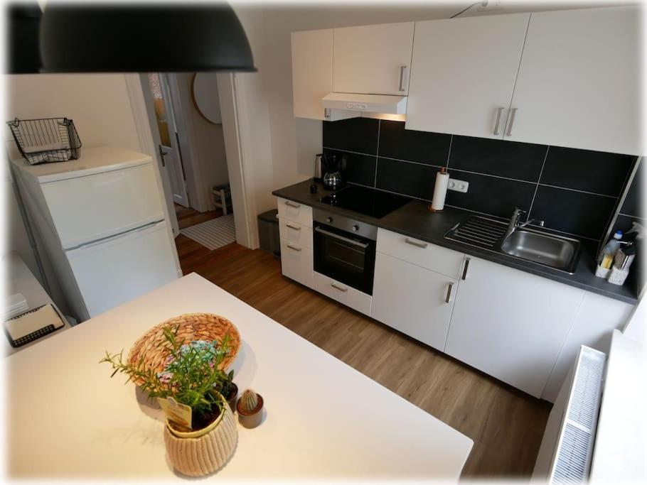 Gemuetlich - 2 Zimmer-Altbau, 24H Check-In Kiel Buitenkant foto