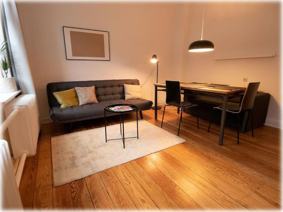 Gemuetlich - 2 Zimmer-Altbau, 24H Check-In Kiel Buitenkant foto